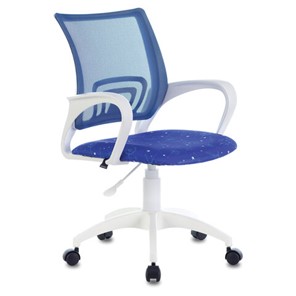 Офисное кресло Brabix Fly MG-396W (с подлокотниками, пластик белый, сетка, темно-синее с рисунком "Space") 532405 во Владикавказе